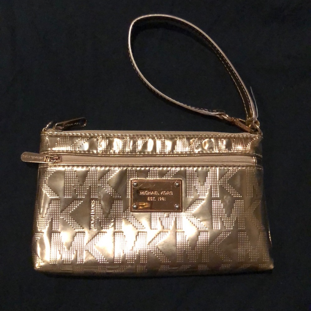 Michael Kors  Metallic rose gold jetset wristlet.